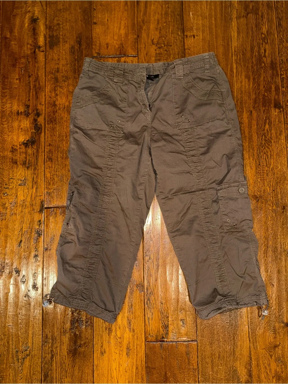 Women’s Brown Cargo Capris Pants - Picture 1 of 2